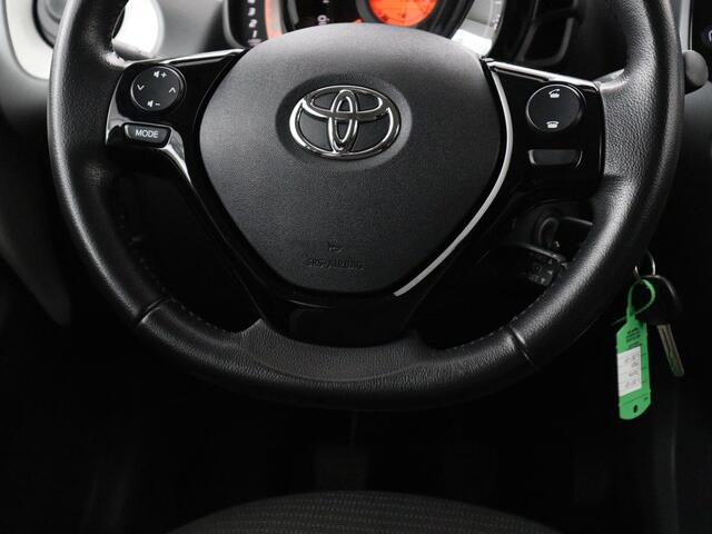 Toyota AYGO 1.0 VVT-i x-joy | Carplay | Camera | Cruise control | Climate control | Bluetooth | DAB