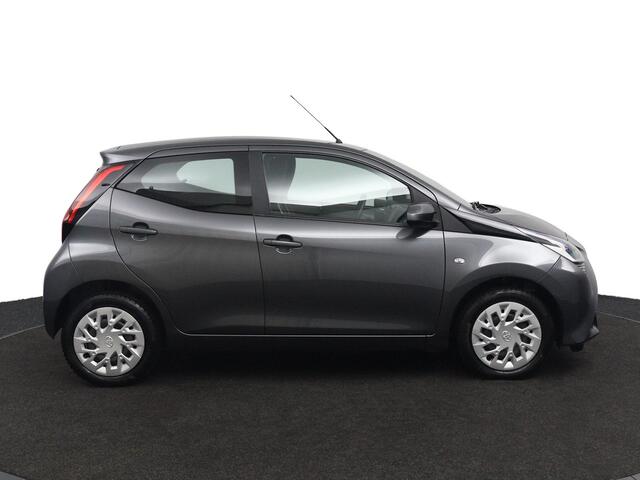 Toyota AYGO 1.0 VVT-i x-play | Parkeercamera | Airco |