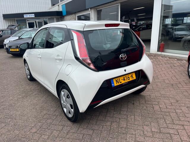 Toyota AYGO 1.0 VVT-i X-Play Airco Navigatie Bluet. CV