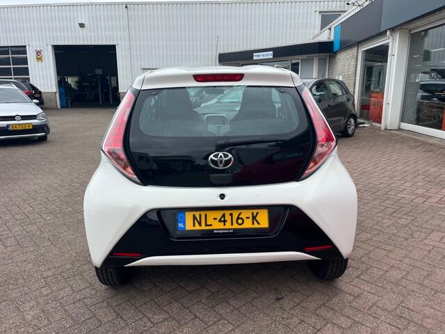 Toyota AYGO 1.0 VVT-i X-Play Airco Navigatie Bluet. CV