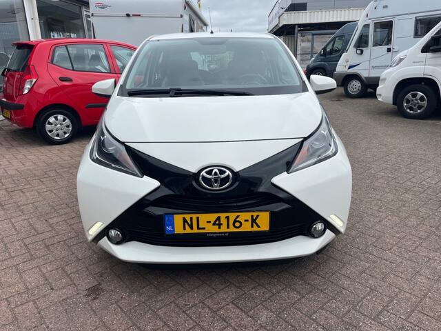Toyota AYGO 1.0 VVT-i X-Play Airco Navigatie Bluet. CV