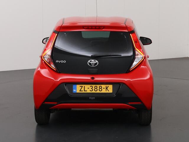 Toyota AYGO 1.0 VVT-i x-play | LED | Navigatie | Automaat | Camera | DAB | Apple CarPlay/Android Auto | Airconditioning | Bluetooth |