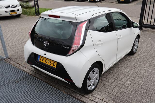 Toyota AYGO 1.0 VVT-i x-play Achteruitrijcamera/App connect/Airco/Orig. NL auto/Begrenzer