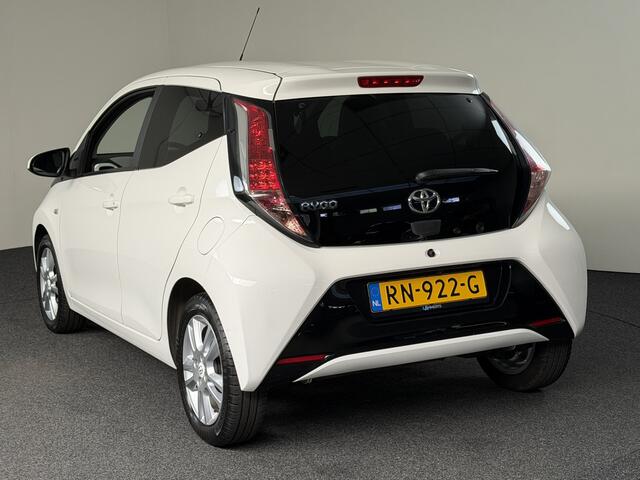 Toyota AYGO 1.0 VVT-i x-joy Automaat Climate Contr./ Camera / Carplay / LM Velgen / IHV Stoel/ 29-12-2017