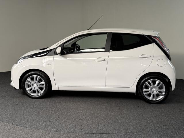 Toyota AYGO 1.0 VVT-i x-joy Automaat Climate Contr./ Camera / Carplay / LM Velgen / IHV Stoel/ 29-12-2017