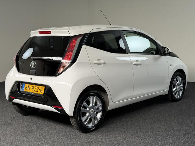 Toyota AYGO 1.0 VVT-i x-joy Automaat Climate Contr./ Camera / Carplay / LM Velgen / IHV Stoel/ 29-12-2017