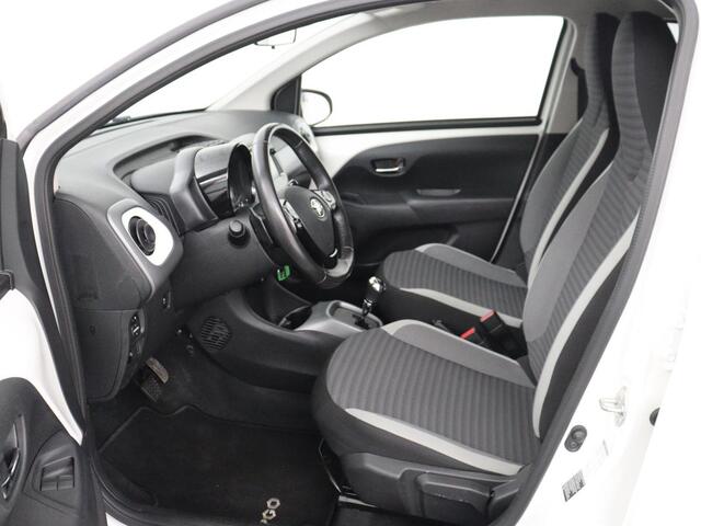 Toyota AYGO 1.0 VVT-i x-joy | Trekhaak | Camera | DAB | Automaat | Carplay | Climate control | Cruise control | LED