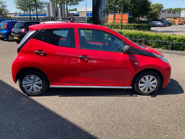 Toyota AYGO 1.0 VVT-i 5Drs x-fun. Nw APK. Airconditioning. bouwjaar 2017