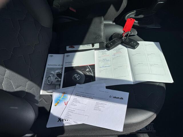 Toyota AYGO 1.0 VVT-I S-CVT ENVY TwoTone Carplay JBL Camera PDC ACC Stoelverw. Prachtig!
