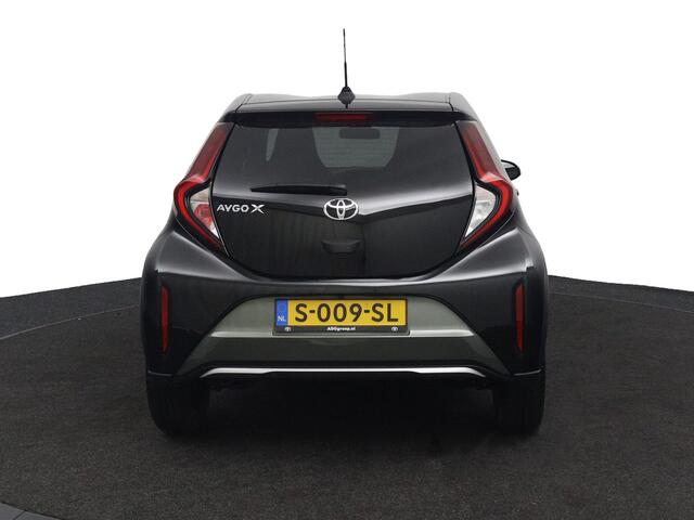 Toyota AYGO X 1.0 VVT-i MT Envy | Cardamon Green metallic / zwart dak | navigatiesysteem full map | JBL-audio installatie premium |