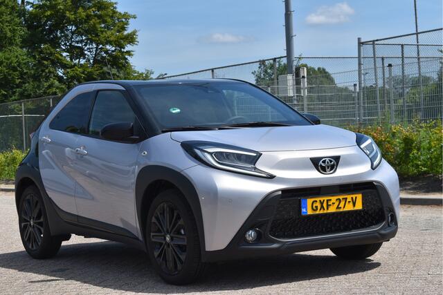 Toyota AYGO X 1.0 VVT-i S-CVT JBL Bi-Tone Jasmine SIlver | NL-Auto | Camera | Keyless | Carplay | Nav | DAB | Adapt.CC | Full LED | Fab.garantie