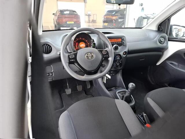 Toyota AYGO 1.0 VVT-i x-Fun Airconditioning Bluetooth LED 5drs NL-Auto Dealeronderhouden