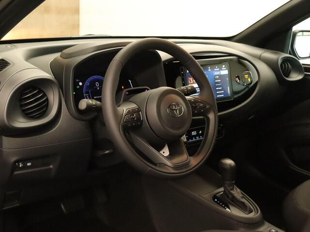 Toyota AYGO X Hybrid 115 play - NIEUW MODEL - DIRECT UIT VOORRAAD LEVERBAAR - APPLE CARPLAY/ ANDROID AUTO - CLIMATE CONTROL - ADAPTIEVE CRUISE CONTROL - 17 INCH WIELEN - LICHTSENSOR - DIGITAAL DASHBOARD - CAMERA -