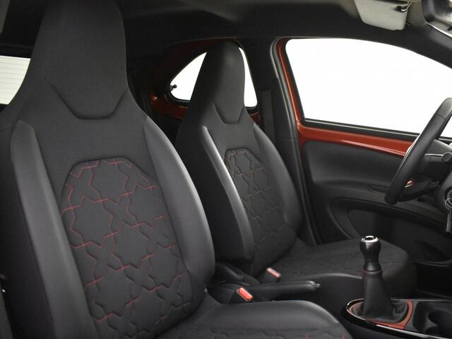 Toyota AYGO X 1.0 VVT-i MT Envy Bi-Tone | Halfleer | JBL-audio | Navigatie