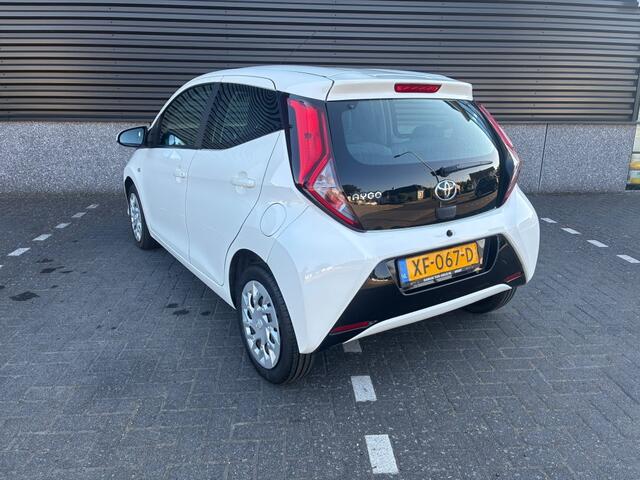 Toyota AYGO 1.0 VVT-i x-play, NAP, cruise control, camera