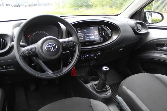 Toyota AYGO X 1.0 VVT-i MT first | Rijklaar | Stoelverw. | Clima | LED | Apple/Android | Privacy glass | LM-velgen | Dealer onderhouden
