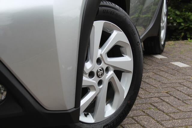 Toyota AYGO X 1.0 VVT-i MT first | Rijklaar | Stoelverw. | Clima | LED | Apple/Android | Privacy glass | LM-velgen | Dealer onderhouden