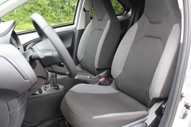 Toyota AYGO X 1.0 VVT-i MT first | Rijklaar | Stoelverw. | Clima | LED | Apple/Android | Privacy glass | LM-velgen | Dealer onderhouden