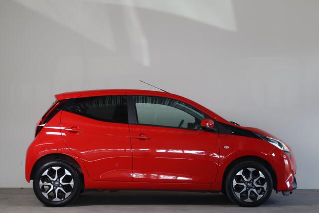 Toyota AYGO 1.0 VVT-i x-joy - NL- Auto!! Camera I Climate I Navi