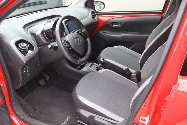 Toyota AYGO 1.0 VVT-i x-joy - NL- Auto!! Apple I Camera I Climate