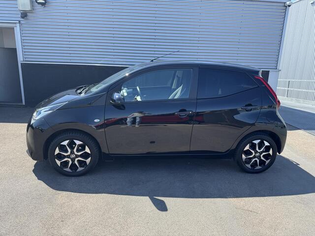 Toyota AYGO 1.0 VVT-i x-joy Apple Carplay en/of Android auto navigatie, 1e eign. Nieuw geleverd en dealeronderhouden, Climate control, Achteruitrijcamera, Privacy glass, LMV