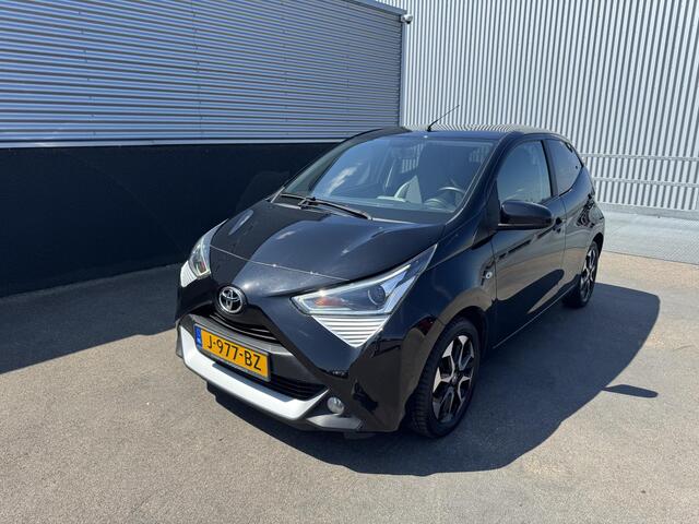 Toyota AYGO 1.0 VVT-i x-joy Apple Carplay en/of Android auto navigatie, 1e eign. Nieuw geleverd en dealeronderhouden, Climate control, Achteruitrijcamera, Privacy glass, LMV