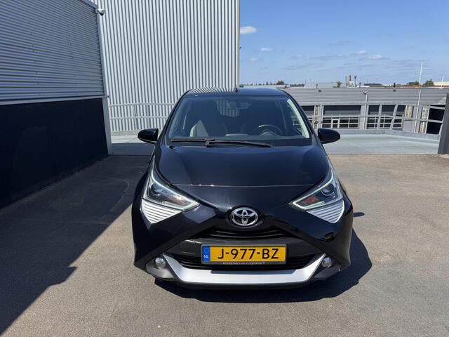 Toyota AYGO 1.0 VVT-i x-joy Apple Carplay en/of Android auto navigatie, 1e eign. Nieuw geleverd en dealeronderhouden, Climate control, Achteruitrijcamera, Privacy glass, LMV