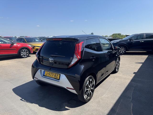Toyota AYGO 1.0 VVT-i x-joy Apple Carplay en/of Android auto navigatie, 1e eign. Nieuw geleverd en dealeronderhouden, Climate control, Achteruitrijcamera, Privacy glass, LMV