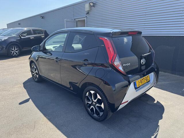 Toyota AYGO 1.0 VVT-i x-joy Apple Carplay en/of Android auto navigatie, 1e eign. Nieuw geleverd en dealeronderhouden, Climate control, Achteruitrijcamera, Privacy glass, LMV