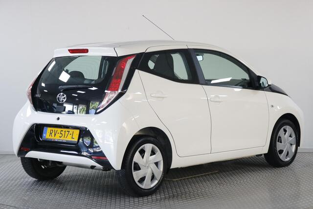 Toyota AYGO 1.0 VVT-i x-play Airco | Camera | Bluetooth | NAP.