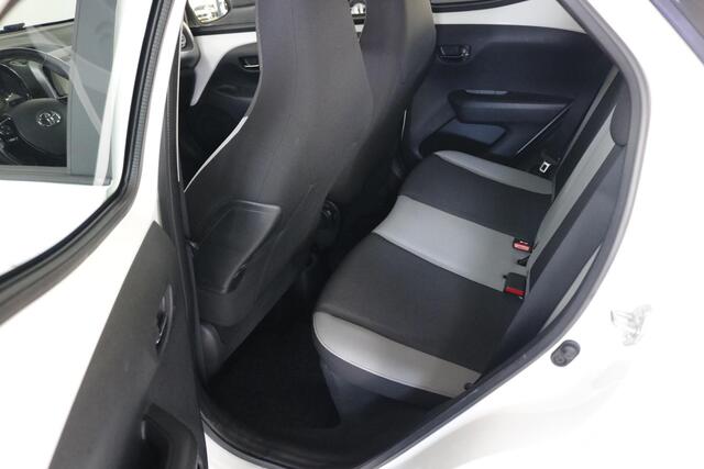 Toyota AYGO 1.0 VVT-i x-play Airco | Camera | Bluetooth | NAP.