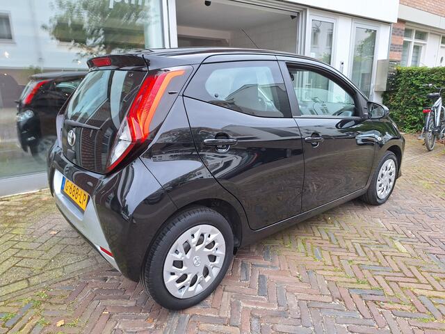 Toyota AYGO 1.0 VVT-i X-Play Limited 5Drs /Camera/Navi/Apple/Android/1e Eig/Garantie