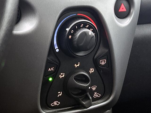 Toyota AYGO 1.0 VVT-i x-play | 1e Eigenaar | Dealeronderhouden | Apple Carplay / Android Auto | Camera |