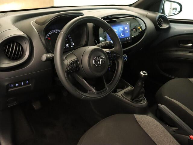 Toyota AYGO X 1.0 VVT-i MT Play - ORIGINEEL NEDERLANDSE AUTO - AFKOMSTIG VAN 1E EIGENAAR - APPLE CARPLAY/ ANDROID AUTO - AIRCO - CAMERA - ADAPTIEVE CRUISE CONTROL - 17 INCH WIELEN - ELEKTRISCHE RAMEN VOOR
