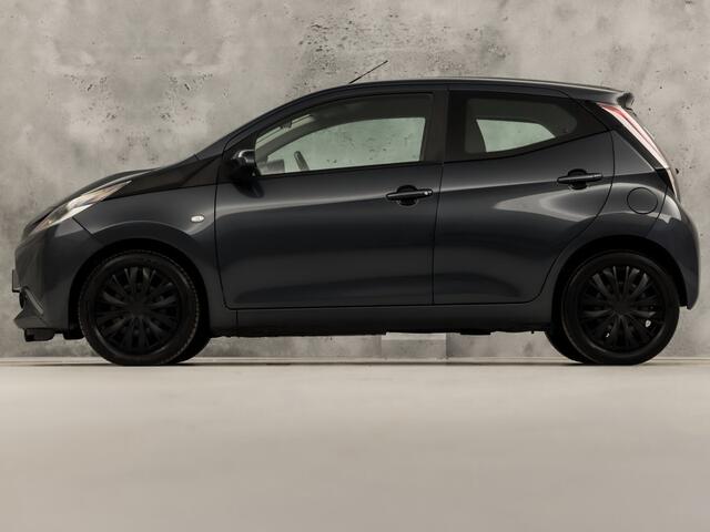 Toyota AYGO 1.0 VVT-i x-play Sport (CAMERA, AIRCO, CRUISE, SPORTSTOELEN, ELEK RAMEN, NIEUWE APK, NIEUWSTAAT)