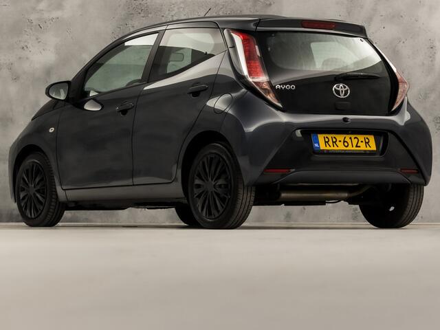 Toyota AYGO 1.0 VVT-i x-play Sport (CAMERA, AIRCO, CRUISE, SPORTSTOELEN, ELEK RAMEN, NIEUWE APK, NIEUWSTAAT)
