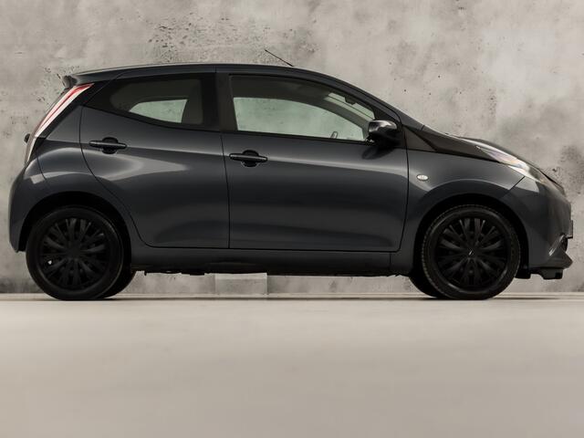 Toyota AYGO 1.0 VVT-i x-play Sport (CAMERA, AIRCO, CRUISE, SPORTSTOELEN, ELEK RAMEN, NIEUWE APK, NIEUWSTAAT)