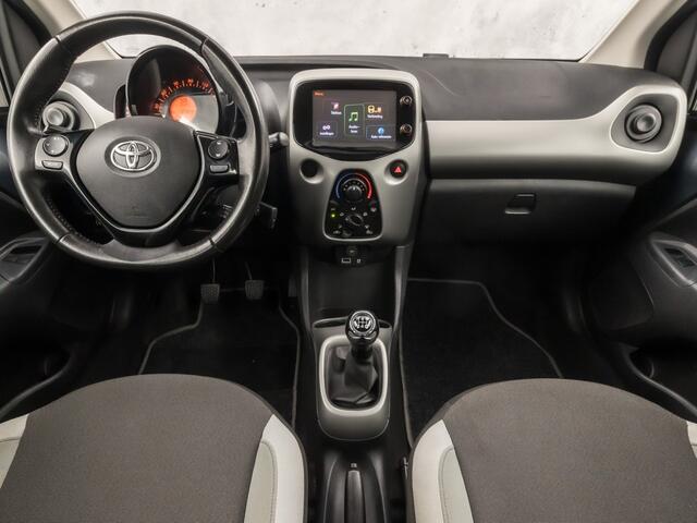 Toyota AYGO 1.0 VVT-i x-play Sport (CAMERA, AIRCO, CRUISE, SPORTSTOELEN, ELEK RAMEN, NIEUWE APK, NIEUWSTAAT)