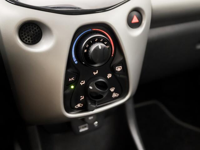 Toyota AYGO 1.0 VVT-i x-play Sport (CAMERA, AIRCO, CRUISE, SPORTSTOELEN, ELEK RAMEN, NIEUWE APK, NIEUWSTAAT)