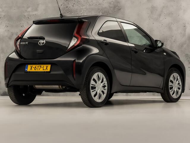 Toyota AYGO 1.0 VVT-i MT Play (NAVIGATIE, CAMERA, GETINT GLAS, ADAPTIVE CRUISE, SPORTSTOELEN, LANE ASSIST, NIEUWSTAAT)