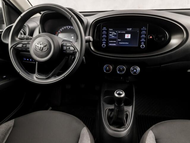 Toyota AYGO 1.0 VVT-i MT Play (NAVIGATIE, CAMERA, GETINT GLAS, ADAPTIVE CRUISE, SPORTSTOELEN, LANE ASSIST, NIEUWSTAAT)