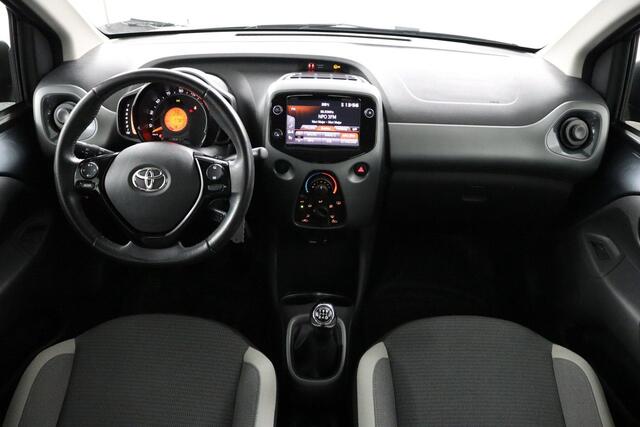 Toyota AYGO 1.0 VVT-i x-play | Apple Carplay/Android Auto | Parkeercamera | Airco |