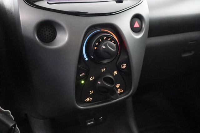 Toyota AYGO 1.0 VVT-i x-play | Apple Carplay/Android Auto | Parkeercamera | Airco |