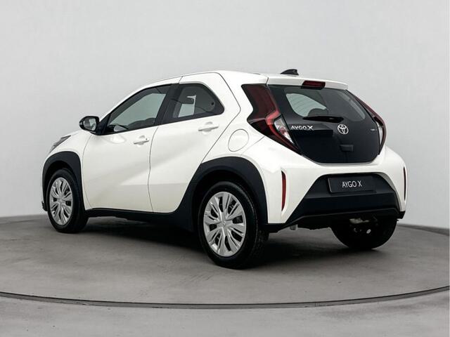 Toyota AYGO X Hybrid 115 play | Apple CarPlay/Android Auto | Cruise control Adaptive | Achteruitrijcamera | Airco |