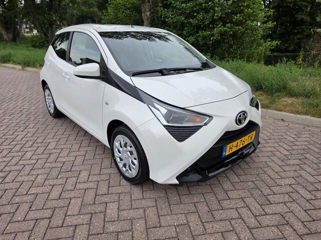 Toyota AYGO 1.0 VVT-i x-play ltd