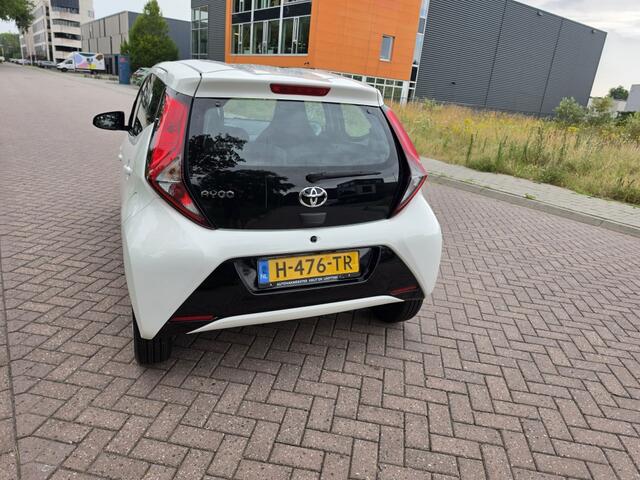 Toyota AYGO 1.0 VVT-i x-play ltd