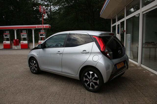 Toyota AYGO 1.0 VVT-I X-Joy, Automaat, Carplay, Camera, Lichtm.velgen