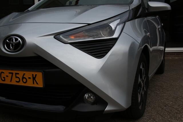 Toyota AYGO 1.0 VVT-I X-Joy, Automaat, Carplay, Camera, Lichtm.velgen