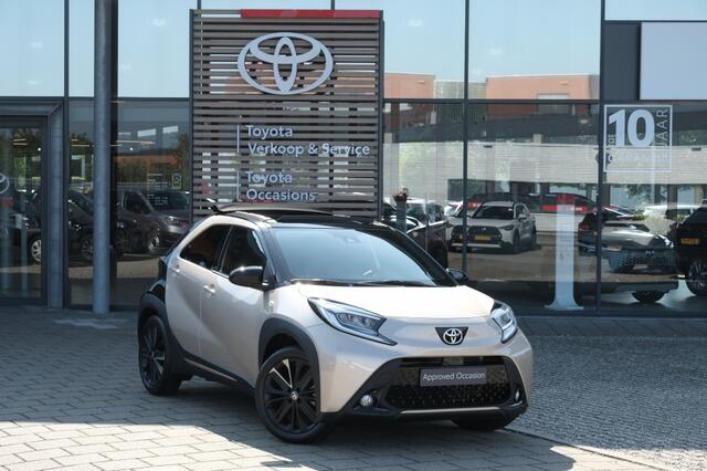 Toyota AYGO X 1.0 VVT-i MT Premium | JBL Audio met 4 speaker en subwoofer | Toyota Smart Connect® Services** | Stoelverwarming, beide voorstoelen | Smart Entry | Stoelbekleding, deels leer 'design Premium' met 'G