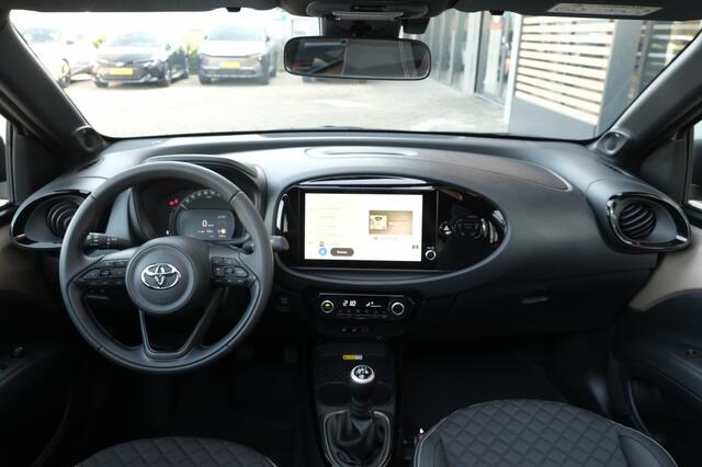 Toyota AYGO X 1.0 VVT-i MT Premium | JBL Audio met 4 speaker en subwoofer | Toyota Smart Connect® Services** | Stoelverwarming, beide voorstoelen | Smart Entry | Stoelbekleding, deels leer 'design Premium' met 'G
